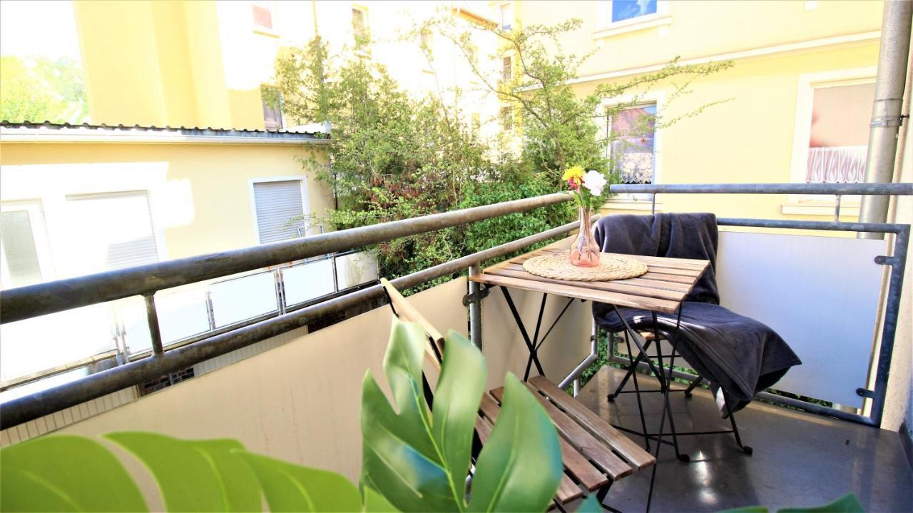 Homie Stay Schiestlstrasse - Moderne Altbauapartments, Nahe Stadtzentrum & Weinberge Wurzburg Bagian luar foto